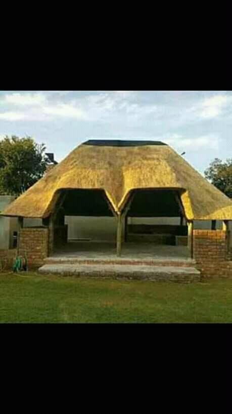 Thatch roofing project photo 18